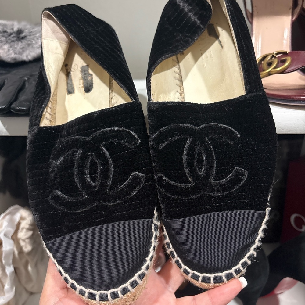 Chanel Black Velvet CC Espadrilles Flats – Size 38.5